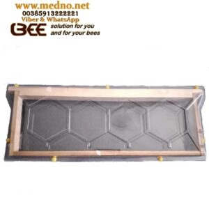 Plastične prozirne satne osnove od prehrambene plastike koje ne treba premazati voskom! Plastic foundations that need no wax coating! Plastic transparent bee foundations made of food-grade plastic that do not need to be coated with wax Kunststoff ( Mittelwände ) transparente Bienenfundamente aus lebensmittelechtem Kunststoff, die nicht mit Wachs beschichtet werden müssen Fondotinta in plastica trasparente a forma di ape in plastica alimentare che non necessita di essere ricoperta di cera Bases de plástico transparente para abejas hechas de plástico apto para alimentos que no necesitan ser recubiertas con cera