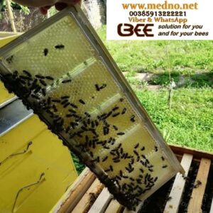 Plastične prozirne satne osnove od prehrambene plastike koje ne treba premazati voskom! Plastic foundations that need no wax coating! Plastic transparent bee foundations made of food-grade plastic that do not need to be coated with wax Kunststoff ( Mittelwände ) transparente Bienenfundamente aus lebensmittelechtem Kunststoff, die nicht mit Wachs beschichtet werden müssen Fondotinta in plastica trasparente a forma di ape in plastica alimentare che non necessita di essere ricoperta di cera Bases de plástico transparente para abejas hechas de plástico apto para alimentos que no necesitan ser recubiertas con cera