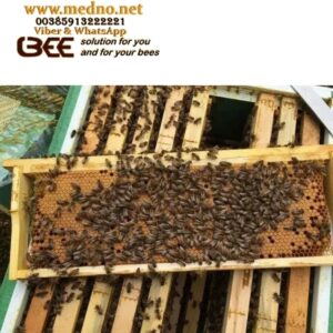Plastične prozirne satne osnove od prehrambene plastike koje ne treba premazati voskom! Plastic foundations that need no wax coating! Plastic transparent bee foundations made of food-grade plastic that do not need to be coated with wax Kunststoff ( Mittelwände ) transparente Bienenfundamente aus lebensmittelechtem Kunststoff, die nicht mit Wachs beschichtet werden müssen Fondotinta in plastica trasparente a forma di ape in plastica alimentare che non necessita di essere ricoperta di cera Bases de plástico transparente para abejas hechas de plástico apto para alimentos que no necesitan ser recubiertas con cera