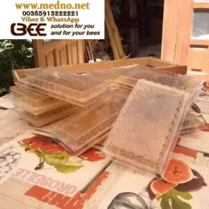 Plastične prozirne satne osnove od prehrambene plastike koje ne treba premazati voskom! Plastic foundations that need no wax coating! Plastic transparent bee foundations made of food-grade plastic that do not need to be coated with wax Kunststoff ( Mittelwände ) transparente Bienenfundamente aus lebensmittelechtem Kunststoff, die nicht mit Wachs beschichtet werden müssen Fondotinta in plastica trasparente a forma di ape in plastica alimentare che non necessita di essere ricoperta di cera Bases de plástico transparente para abejas hechas de plástico apto para alimentos que no necesitan ser recubiertas con cera