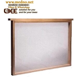 Plastična prozirna / PVC satna osnova DB (Dadan-blat ) od PREHRAMBENE PLASTIKE – Polypropylene Plastične prozirne satne osnove od prehrambene plastike koje ne treba premazati voskom! Plastic foundations that need no wax coating Plastic transparent bee foundations made of food-grade plastic that do not need to be coated with wax Mittelwände ( Kunststoff ) transparente Bienenfundamente aus lebensmittelechtem Kunststoff, die nicht mit Wachs beschichtet werden müssen Fondotinta in plastica trasparente a forma di ape in plastica alimentare che non necessita di essere ricoperta di cera Bases de plástico transparente para abejas hechas de plástico apto para alimentos que no necesitan ser recubiertas con cera